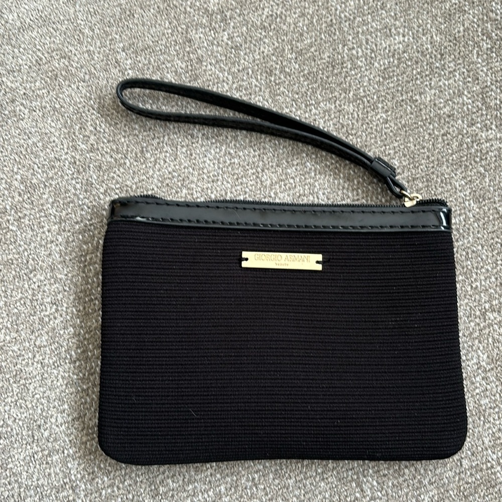 ✨GIORGIO ARMANI Beauty Black Ribbed Patent Wristlet